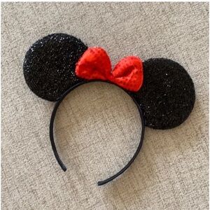 🪞 NEW Minnie mousse ears headband in black red sparkly